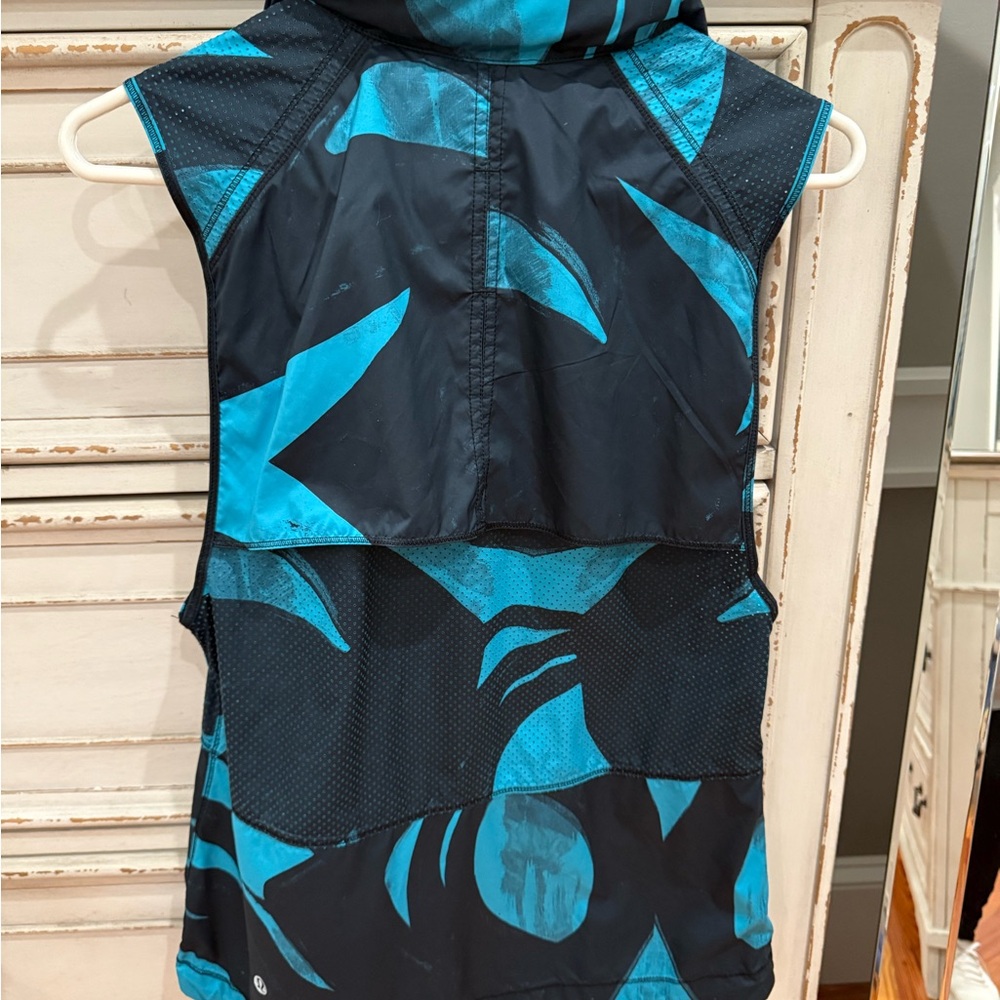 Lululemon Athletica Blue and Teal Green Vest - Picture 2 of 5